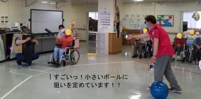 ↑ 最初は小さいボールから。<br>
