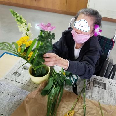 耳に挿したお花がキュート♪