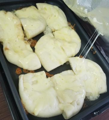 チーズたっぷりのチーズナン!!<br>