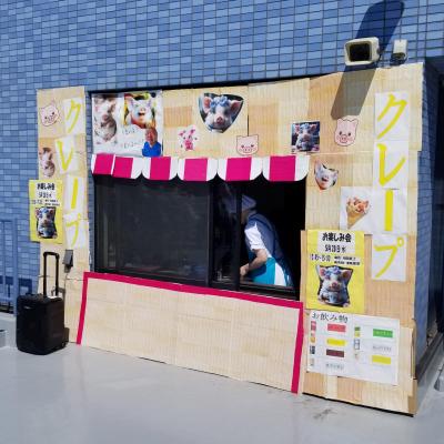 屋上の窓を利用したクレープ屋さん